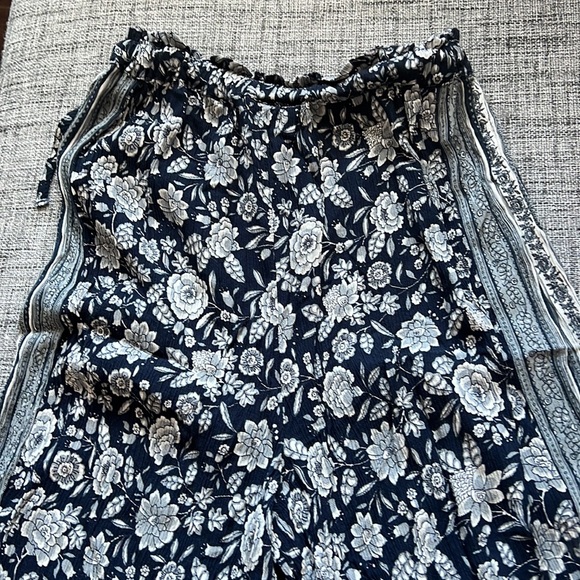 LIKE NEW AE Pants Size Small - Picture 4 of 5